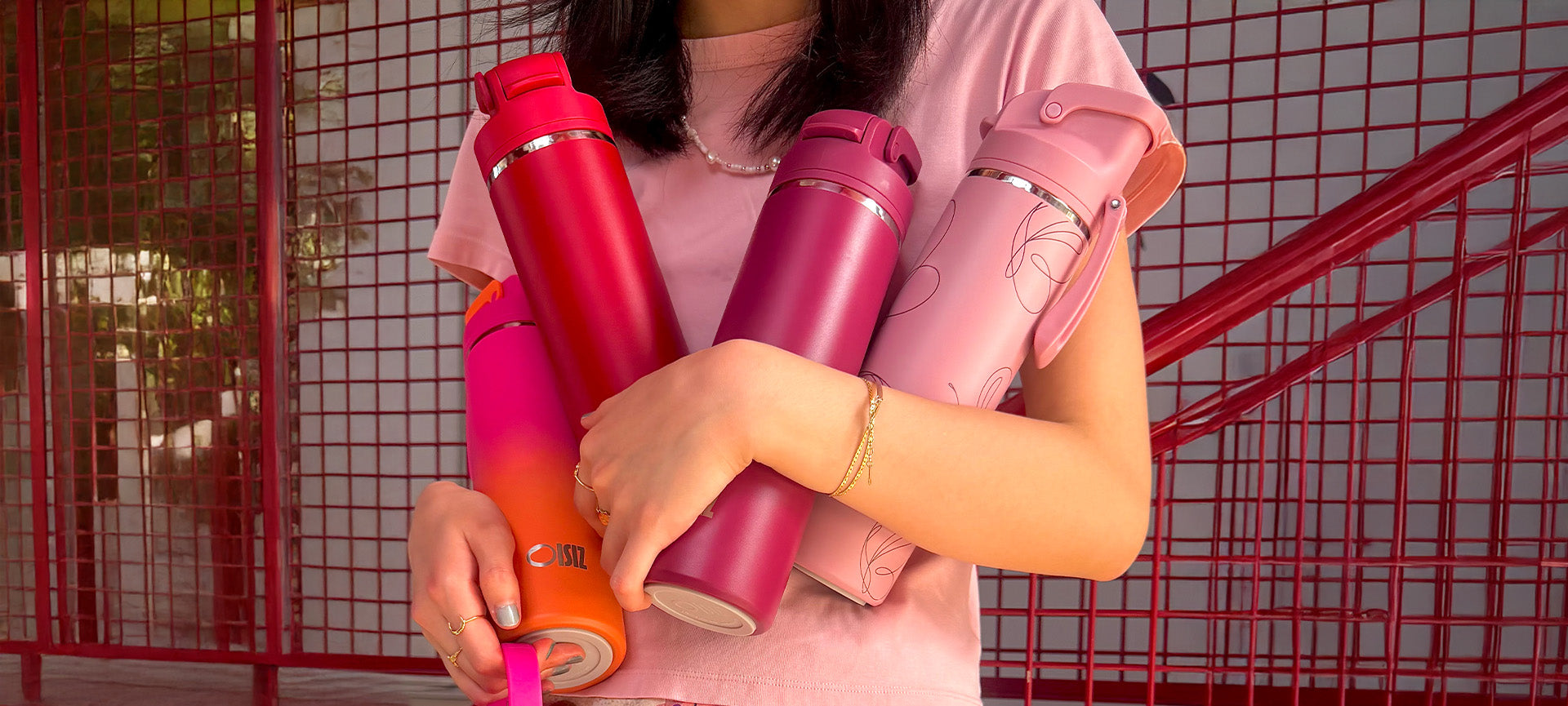 Stainless Steel Water Bottle vs Plastic Bottle: Which One Is Better for Daily Hydration?